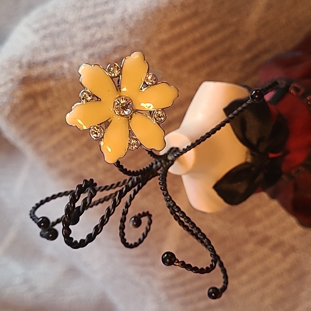 Fun Flower Ring With Rolex Style Band